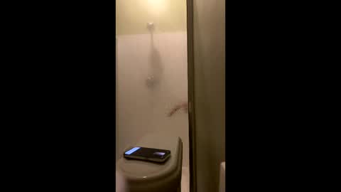 Smooth bi guy online show from 17, 2, 2026