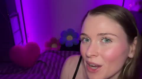 Snapshot of shadebabe chatting on 15, 6, 2026 shadebabe online show from 15, 6, 2026