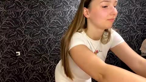 Snapshot of shalonjoosten chatting on 13, 9, 2025 Iris online show from 13, 9, 2025