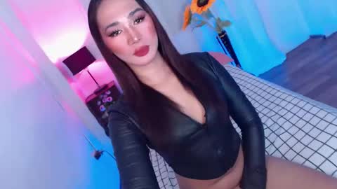 Snapshot of shane_hugexx chatting on 26, 3, 2026 MISS SHANE online show from 26, 3, 2026