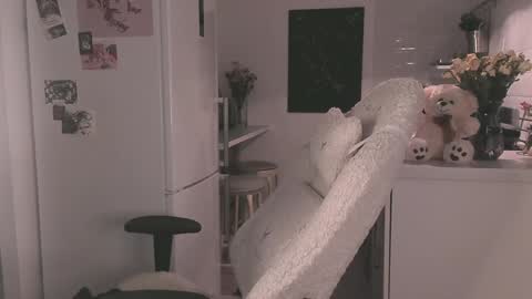 Snapshot of sheeny_shy chatting on 10, 12, 2024 Chiara online show from 10, 12, 2024