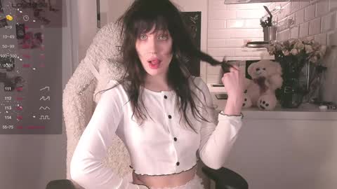 Snapshot of sheeny_shy chatting on 13, 12, 2024 Chiara online show from 13, 12, 2024