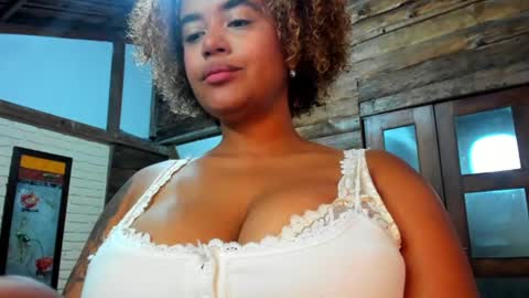 Snapshot of sheilamakano70 chatting on 12, 6, 2026 Sheila Makano online show from 12, 6, 2026