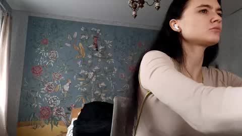 Mila online show from 5, 11, 2025