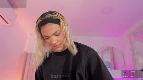 shelynna_azzul online show from 8, 4, 2026