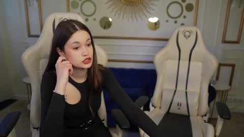 Snapshot of sheryl_elegance chatting on 6, 3, 2025 Sheryl online show from 6, 3, 2025