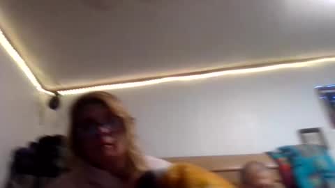 sheshee526197 online show from 25, 3, 2026