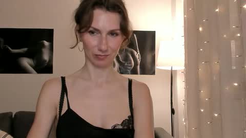shesleepsnaked online show from 1, 2, 2026