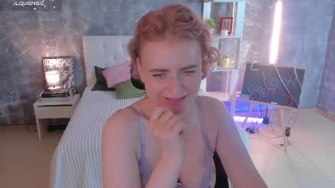 Snapshot of shiny_lisss chatting on 28, 7, 2026 Lisa online show from 28, 7, 2026
