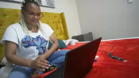 Snapshot of shotofmocha chatting on 19, 9, 2025 shotofmocha online show from 19, 9, 2025