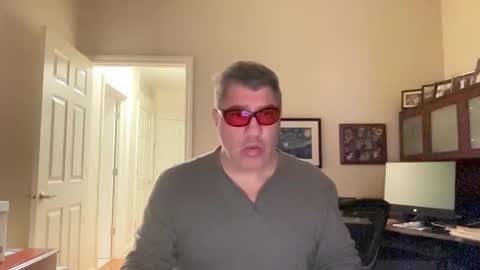 Snapshot of showmet chatting on 5, 2, 2025 Chicago Guy online show from 5, 2, 2025