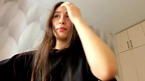 Snapshot of shy_bambiii chatting on 4, 3, 2025 Mika online show from 4, 3, 2025