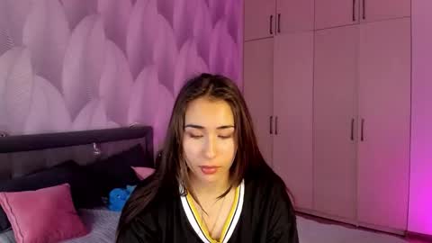 Snapshot of shy_bambiii chatting on 22, 9, 2025 Mika online show from 22, 9, 2025