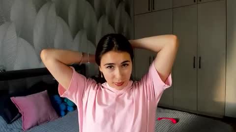 Snapshot of shy_bambiii chatting on 26, 9, 2025 Mika online show from 26, 9, 2025