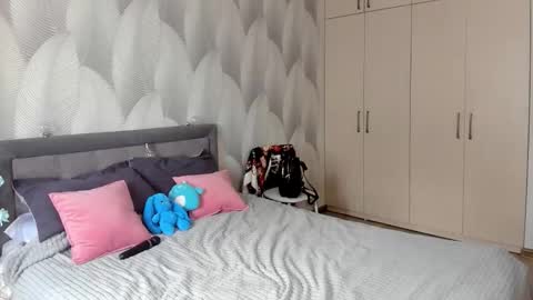 Snapshot of shy_bambiii chatting on 28, 10, 2025 Mika online show from 28, 10, 2025