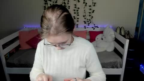 shy_elina01 online show from 22, 10, 2025
