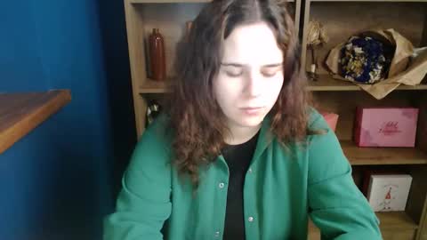 shy_lil online show from 18, 10, 2025