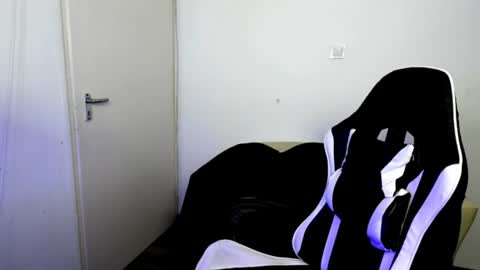 shy_nerd_babyy online show from 30, 6, 2026