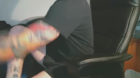 shyboyhugecum2020 online show from 28, 10, 2025