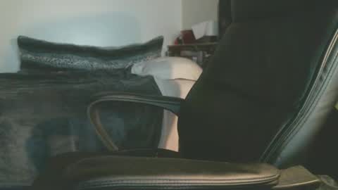 shyboyhugecum2020 online show from 9, 2, 2026