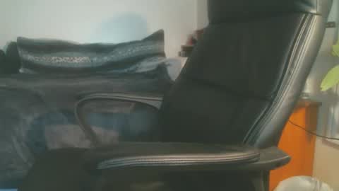 shyboyhugecum2020 online show from 19, 2, 2026