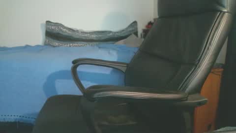 shyboyhugecum2020 online show from 5, 4, 2026