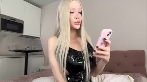 Snapshot of siliconepornstar chatting on 1, 10, 2025 Diana  online show from 1, 10, 2025