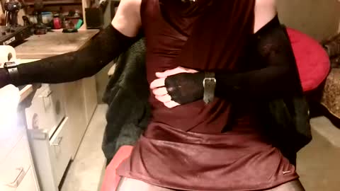 Snapshot of silkynylon77 chatting on 4, 3, 2025 tom online show from 4, 3, 2025