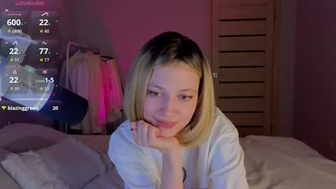 Snapshot of silly___woman chatting on 28, 7, 2026 silly___woman online show from 28, 7, 2026