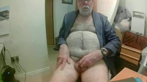 sillyoldman45221063 online show from 6, 4, 2026