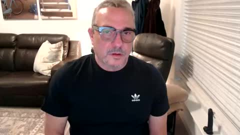 Snapshot of silveroli187 chatting on 4, 10, 2025 silveroli187 online show from 4, 10, 2025