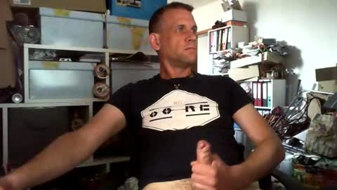 Snapshot of simfreak chatting on 8, 7, 2026 simfreak online show from 8, 7, 2026
