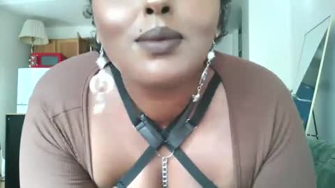 Snapshot of siminfox chatting on 16, 9, 2025 Simin Fox online show from 16, 9, 2025