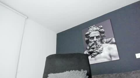 simon_leon01 online show from 27, 1, 2025