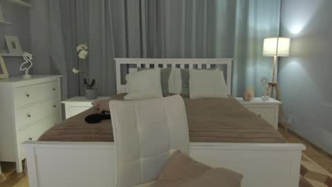 Simona  online show from 24, 1, 2025