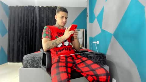 Snapshot of simonkeler chatting on 8, 12, 2024 SIMON KELER online show from 8, 12, 2024