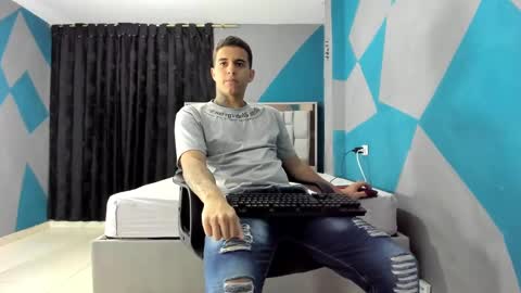 Snapshot of simonkeler chatting on 19, 12, 2024 SIMON KELER online show from 19, 12, 2024