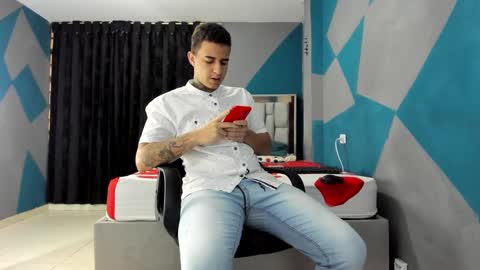 Snapshot of simonkeler chatting on 21, 12, 2024 SIMON KELER online show from 21, 12, 2024