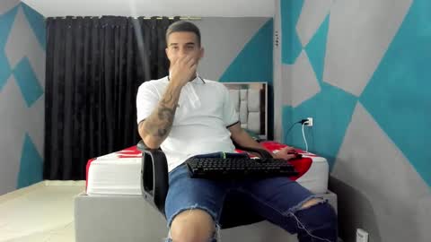 Snapshot of simonkeler chatting on 29, 12, 2024 SIMON KELER online show from 29, 12, 2024