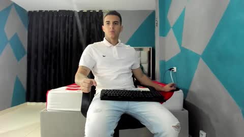 Snapshot of simonkeler chatting on 30, 12, 2024 SIMON KELER online show from 30, 12, 2024