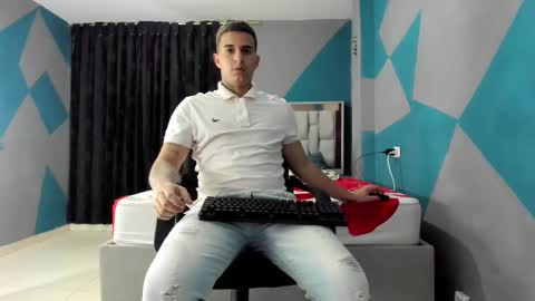 Snapshot of simonkeler chatting on 30, 12, 2024 SIMON KELER online show from 30, 12, 2024