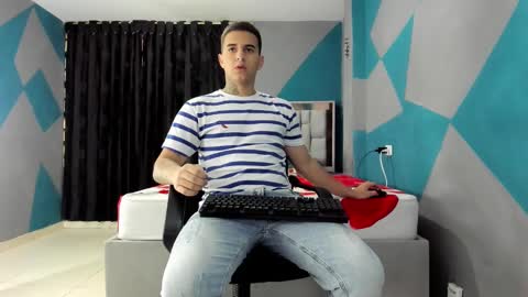 Snapshot of simonkeler chatting on 31, 12, 2024 SIMON KELER online show from 31, 12, 2024