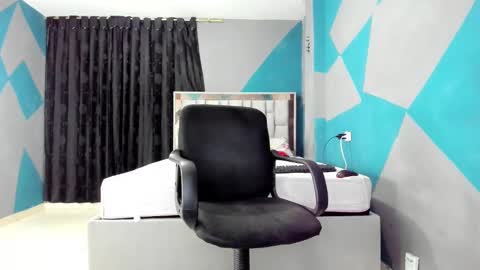 Snapshot of simonkeler chatting on 8, 1, 2025 SIMON KELER online show from 8, 1, 2025