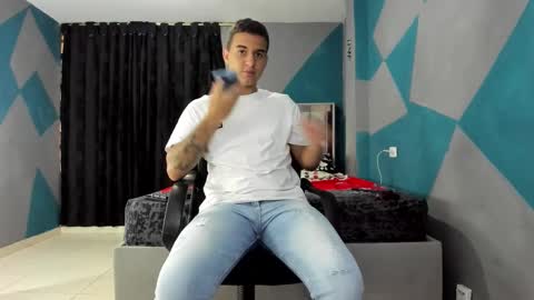 Snapshot of simonkeler chatting on 28, 1, 2025 SIMON KELER online show from 28, 1, 2025