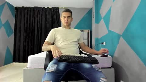 Snapshot of simonkeler chatting on 22, 2, 2025 SIMON KELER online show from 22, 2, 2025