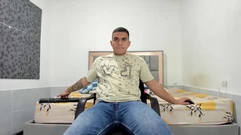 Snapshot of simonkeler chatting on 1, 2, 2026 SIMON KELER online show from 1, 2, 2026