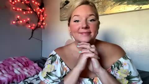 singlesexymom online show from 25, 9, 2025