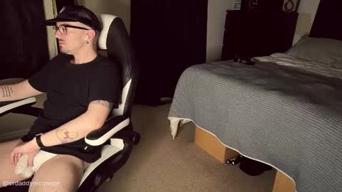 Sir Daddy McQween online show from 4, 2, 2026