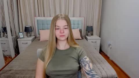 SirenaBloom online show from 12, 2, 2026