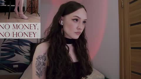 Snapshot of sirenaswhisper chatting on 22, 4, 2026 Goddess Sirena online show from 22, 4, 2026